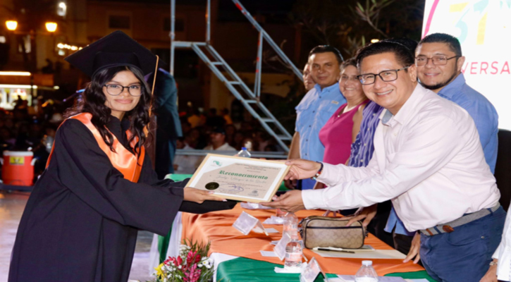 Se gradúan más de 2 mil alumnos del Cecyte de BCS; inicia nuevo ciclo el 18 de agosto