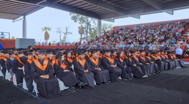 Celebran graduación de 596 estudiantes del CECYT 05 en CSL