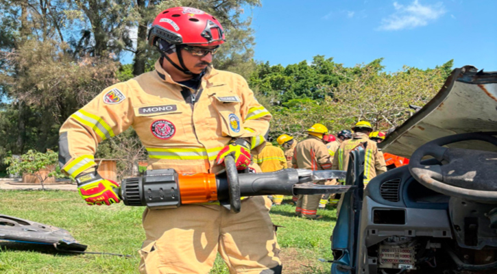 Recibe bombero de CSL formación especializada sobre rescate urbano y extracción vehicular