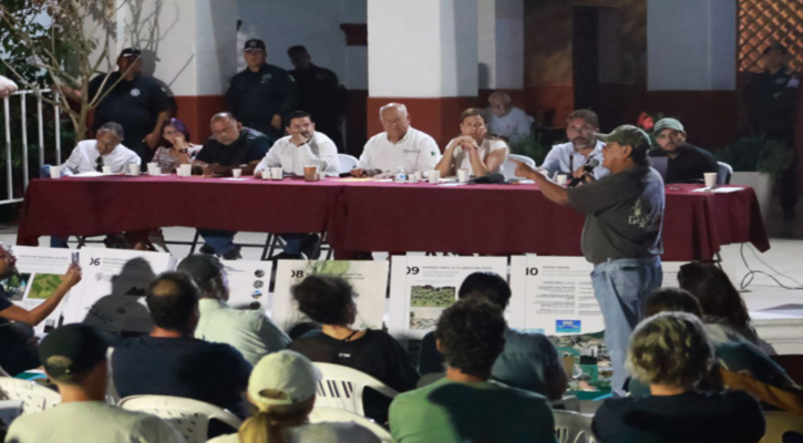 Reitera Víctor Castro el compromiso de gobernar con el pueblo en encuentro ciudadano en Todos Santos