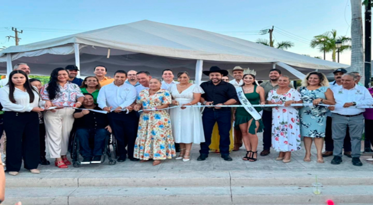 Arrancó la Feria del Mango 2025 en Santiago; inauguró el alcalde Christian Agúndez