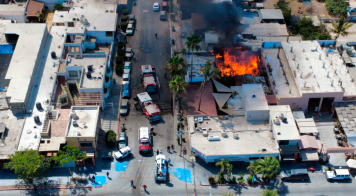 Sofocaron Bomberos de Todos Santos fuerte incendio en la comunidad