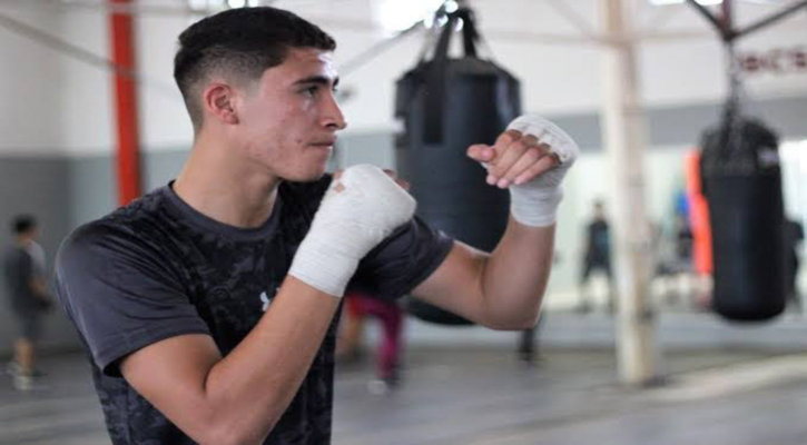 Se concentra Emiliano Reducindo en el CDOM para el Mundial de Box en Liverpool