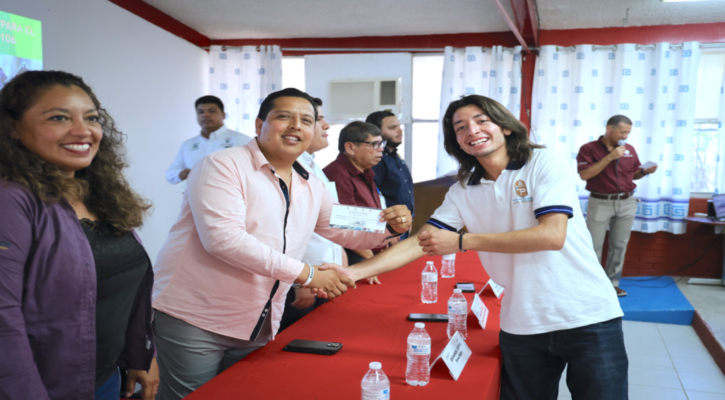Entregan 23 becas del Cecati 106 a jóvenes de Los Cabos