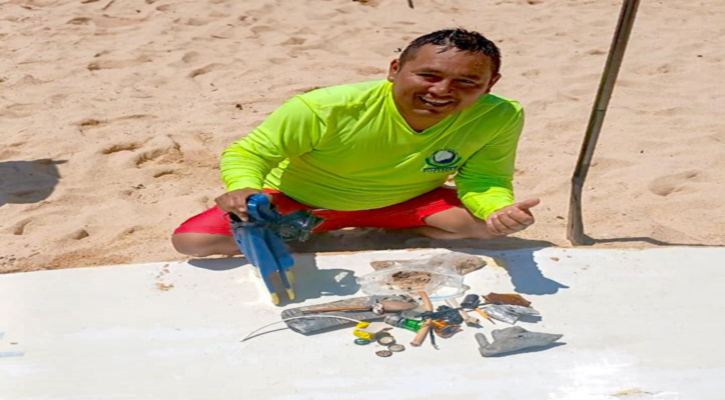 Realizan guardavidas de Zofemat Los Cabos limpieza del fondo marino en playa El Médano