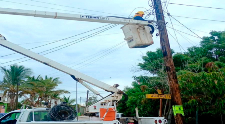 Repara Servicios Públicos luminarias en colonia Las Veredas, en SJC