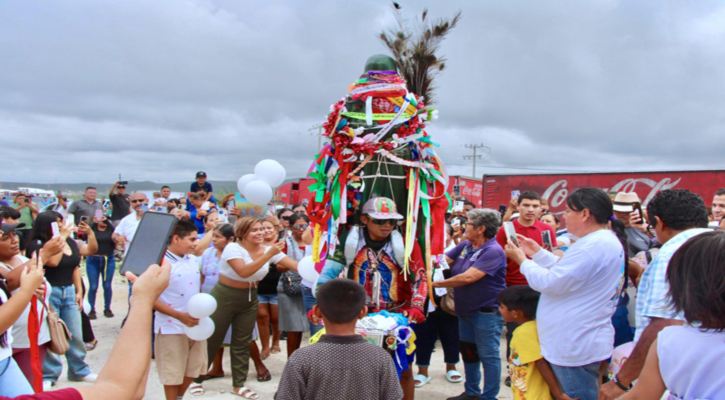 Reciben en CSL a Santiago Camaal, peregrino que viajó en bicicleta desde Quintana Roo
