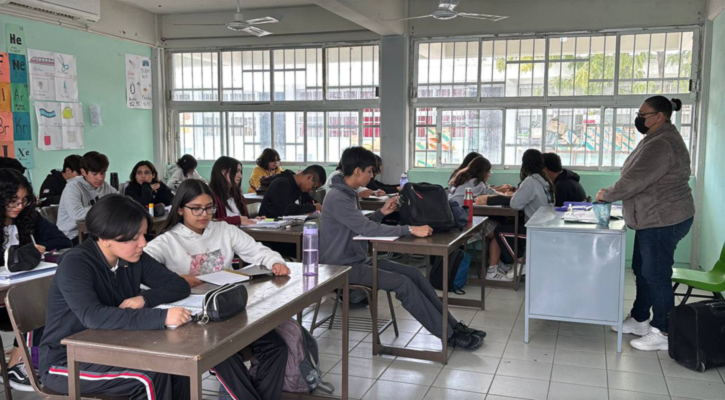 Egresaron más de 13 mil estudiantes de secundaria en el ciclo 2024-2025 en BCS