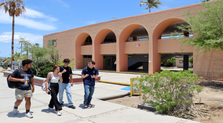 Regresaron a las aulas más de 8 mil estudiantes de la UABCS
