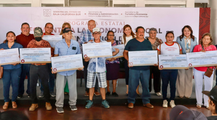 Impulsa gobierno de BCS la economía local con entrega de apoyos a emprendedores paceños