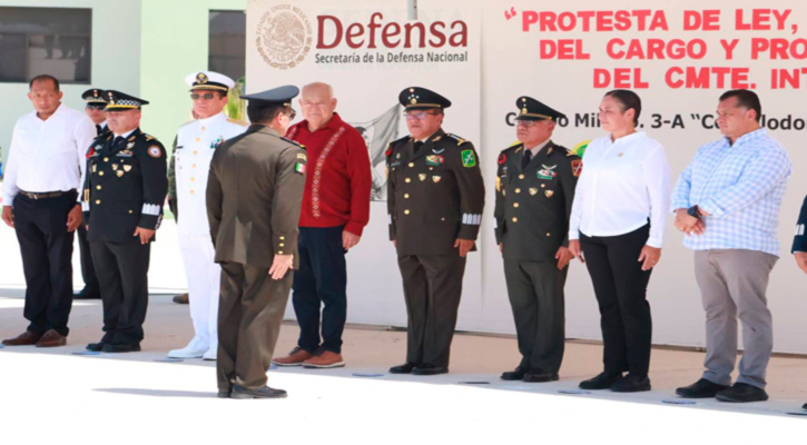 Asiste gobernador Víctor Castro a cambio de mando en la Tercera Zona Militar