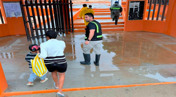 Permanecen abiertos en CSL albergues para la protección y atención de la ciudadanía ante el paso de “Lorena”