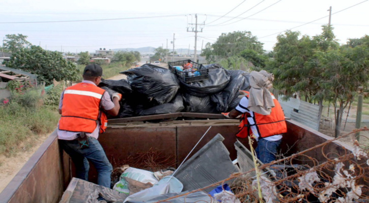 Avanzan acciones de limpieza, desazolve y retiro de cacharros en colonias de SJC y CSL