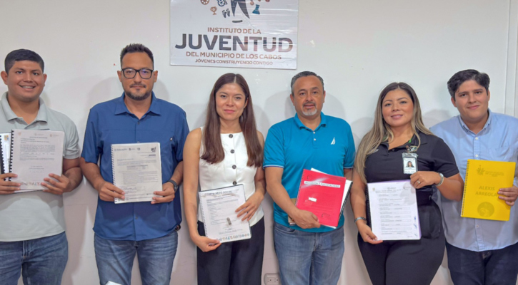 Reciben jóvenes de Los Cabos el Premio Municipal de la Juventud 2025