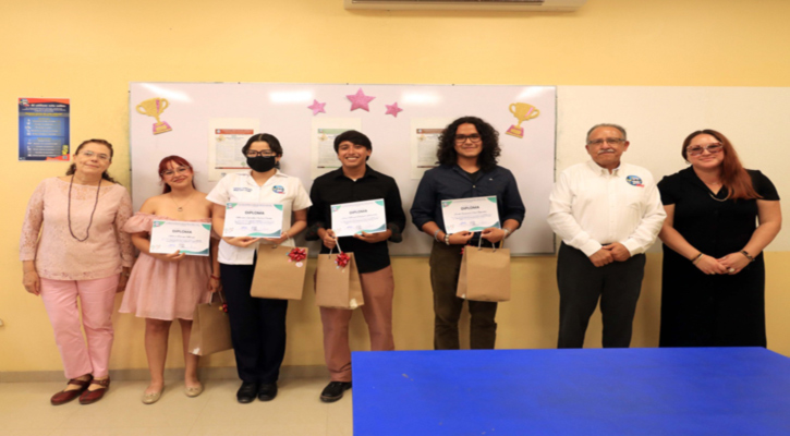 Reconocen a ganadores del Premio Universitario de Poesía, Cuento y Ensayo UABCS 2025