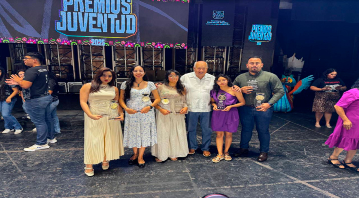 Reconoce gobernador Víctor Castro el talento de la juventud sudcaliforniana en los “Premios Juventud 2025”