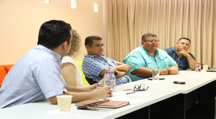 UABCS y prestadores turísticos del malecón de La Paz exploran esquema de capacitación conjunta