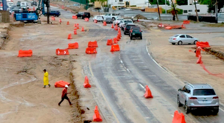 Restablecen el paso por zona de construcción de paso a desnivel en glorieta de Fonatur en SJC