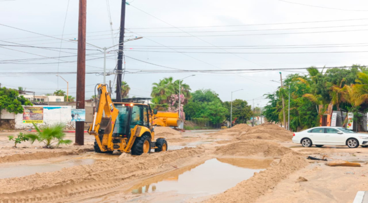Refuerza Servicios Públicos de Los Cabos acciones para liberar caminos y avenidas tras lluvias