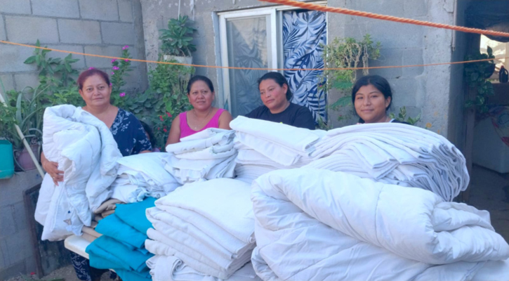 Entrega de apoyos a vecinos de colonias de CSL