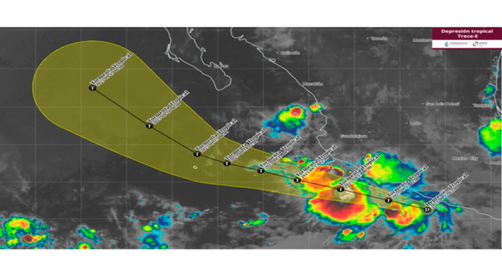 La depresión tropical 13-E se mantiene desorganizada y se desplaza paralela a las costas de Guerrero y Michoacán
