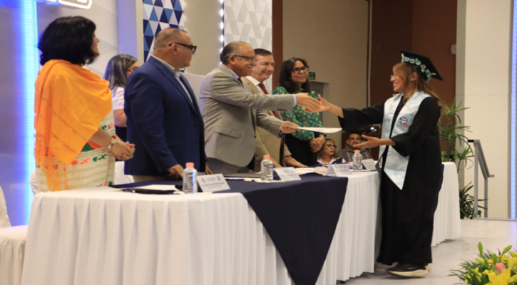 Celebra UABCS graduación de 408 egresados de 19 programas educativos