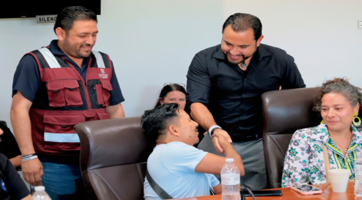 Beneficia alcalde de Los Cabos Christian Agúndez a 42 familias con apoyos asistenciales