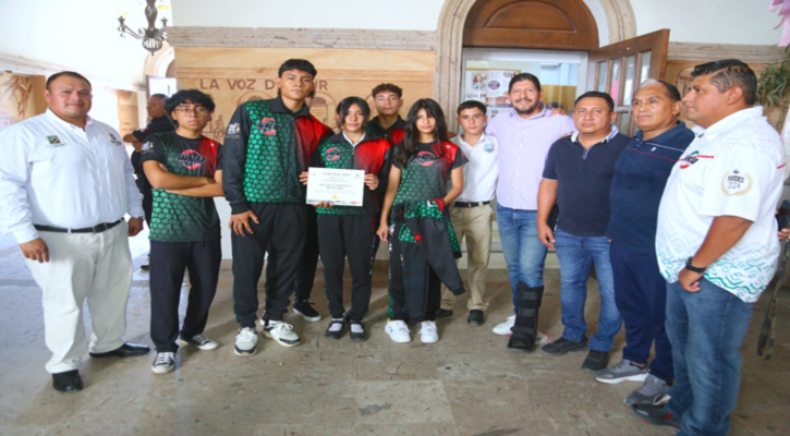 Cumple Ayuntamiento de Los Cabos compromiso de apoyar a jóvenes atletas que competirán en Alemania