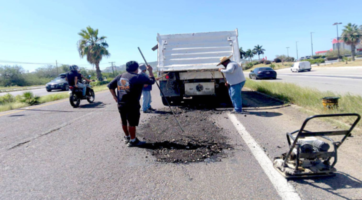 Con jornadas diurnas y nocturnas, programa “Caza Baches” mejora movilidad en el municipio de Los Cabos
