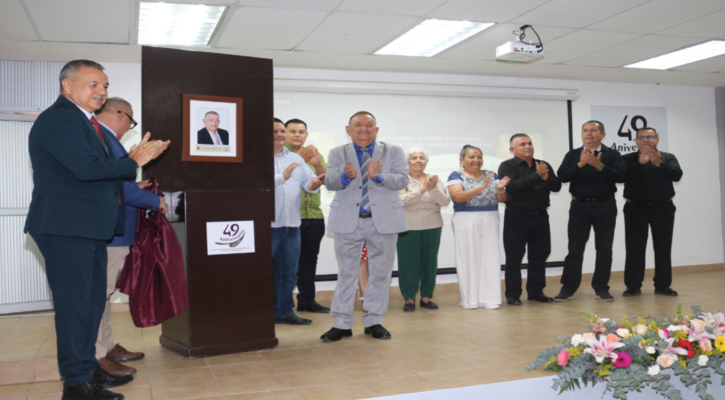 Recibió el profesor Luis Alamillo Vargas el galardón “Forjadores de Generaciones 2025”