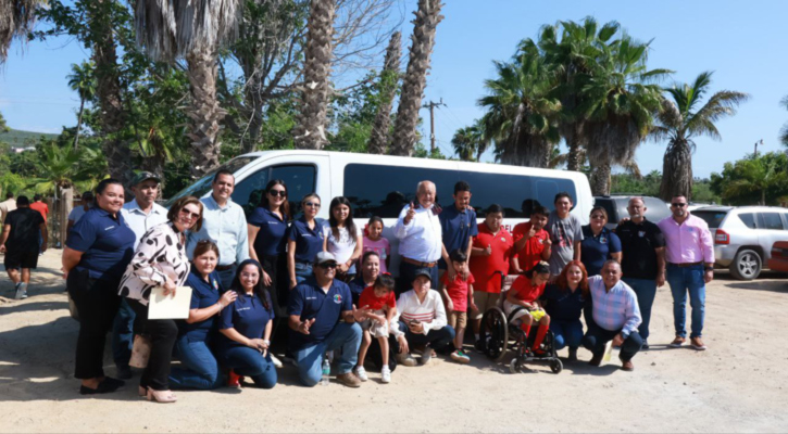 Entregó el Gobernador un vehículo al CAM de Todos Santos en apoyo a jóvenes estudiantes