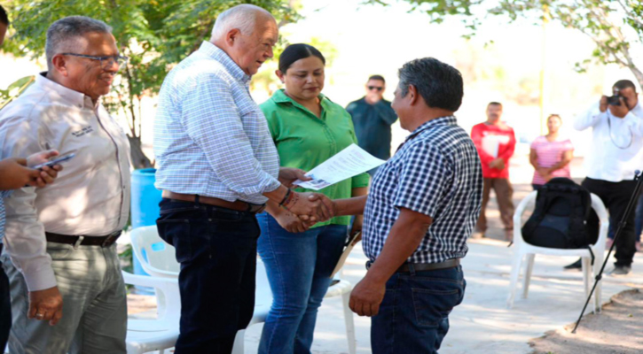 Respalda el Gobernador a productores lecheros de Comondú con entrega de apoyos