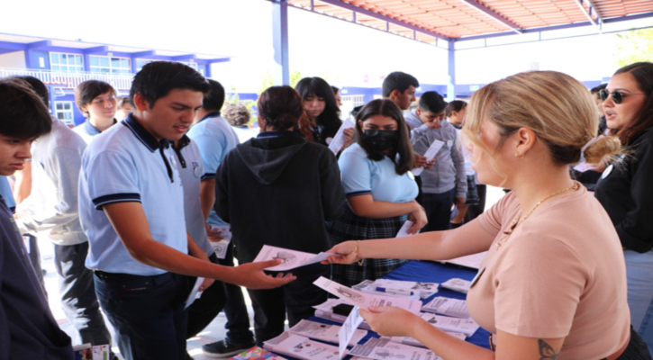 Participan 500 jóvenes del CEB 8/2 en feria sobre prevención de riesgos y trata de personas