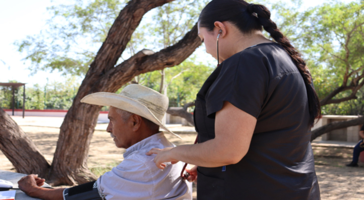 Acerca DIF Los Cabos apoyos a las familias de la zona rural de CSL