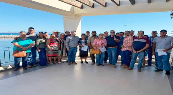 Entrega gobierno de BCS micro financiamientos a talabarteros de Loreto