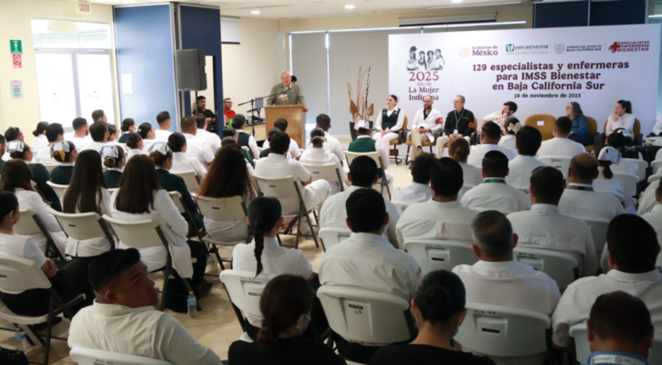 Fortalece BCS su fuerza laboral en salud con la entrega de contratos de confianza del programa IMSS Bienestar