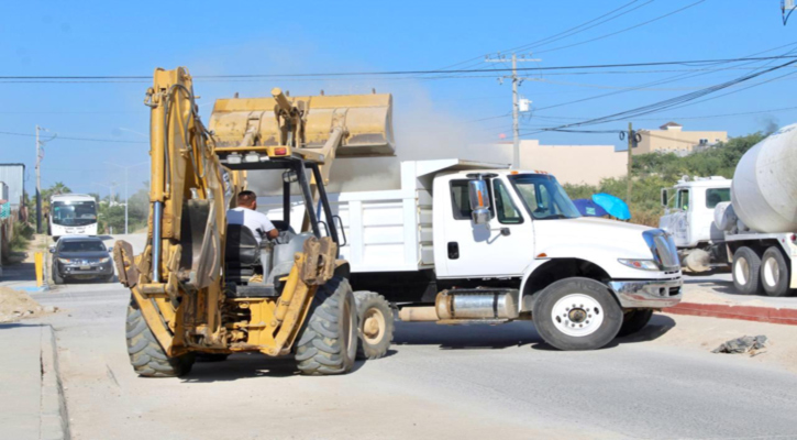 Trabajan en la rehabilitación y desazolve de vialidades en CSL