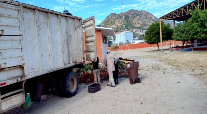 Realiza Servicios Públicos limpieza en planteles educativos de CSL