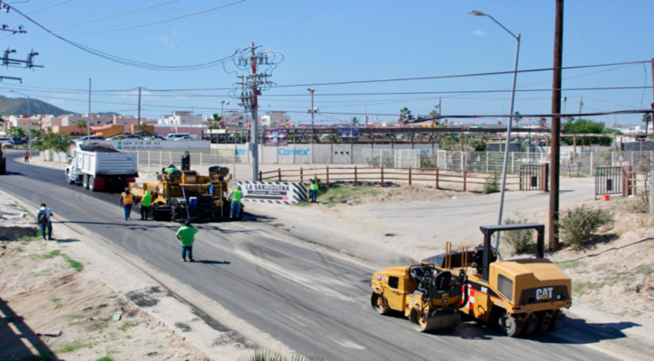 Realiza gobierno de Los Cabos renivelación asfálticas en la calle lateral de La Sanluqueña