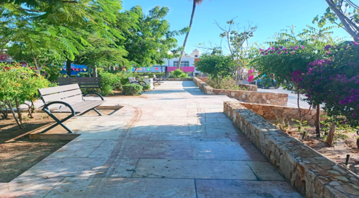 Concluyen labores de limpieza y mantenimiento en plaza pública Amelia Wilkes en CSL