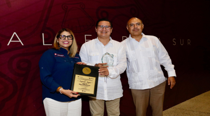 Recibe Cecyte de BCS reconocimiento nacional por baja deserción escolar