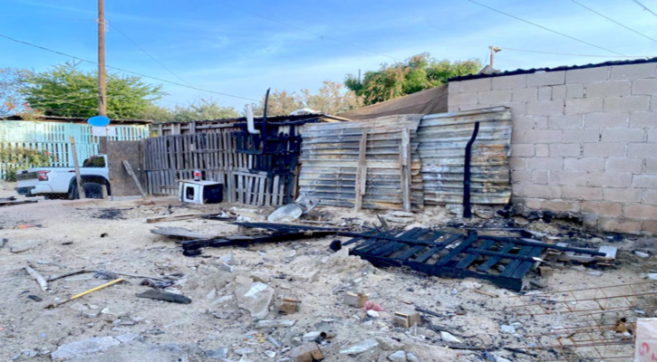 Entrega Christian Agúndez apoyos para reconstrucción de viviendas afectadas por incendio en CSL