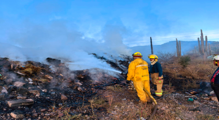 Atienden autoridades incendio en el relleno sanitario de Loreto