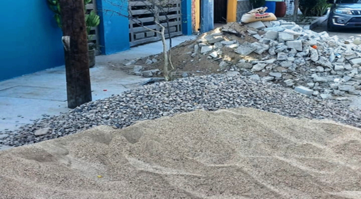 Supervisan inspectores de vía pública 92 predios obstruidos en La Paz