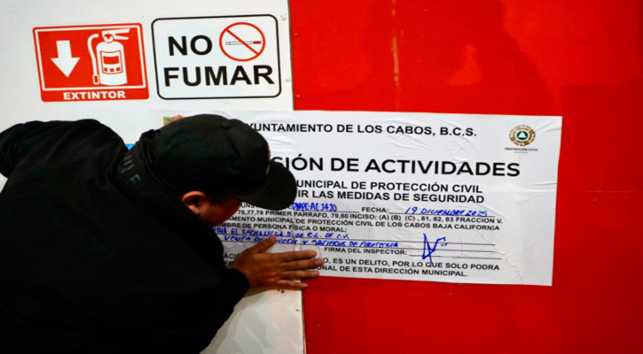 Clausuran en Los Cabos negocio con venta de cohetes por no exhibir permisos