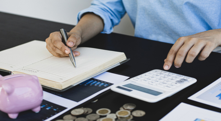 Comparte economista de la UABCS recomendaciones de cultura financiera para cuidar los gastos durante la temporada decembrina