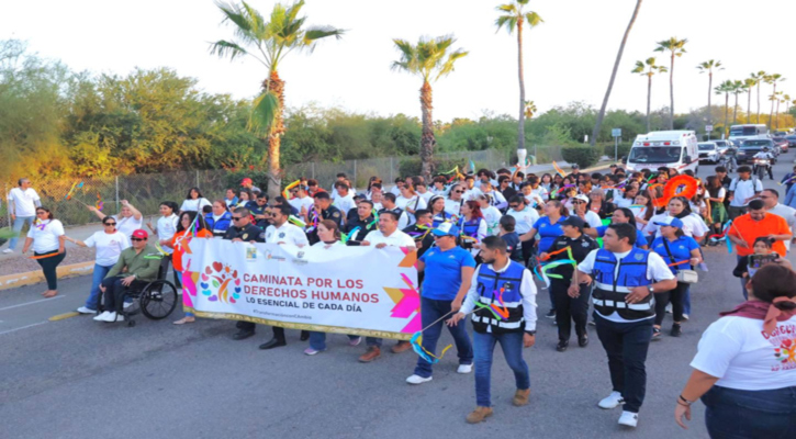 Participan más de 200 personas en marcha por el Día de los Derechos Humanos en Los Cabos