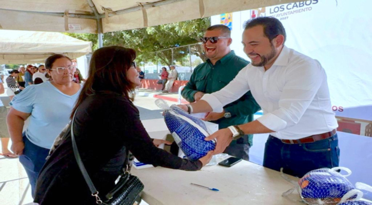 Entregará el Ayuntamiento de Los Cabos pavos a familias