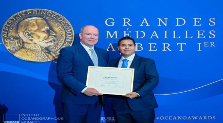 Egresado de Biología Marina de la UABCS recibe dos de los máximos reconocimientos internacionales en ciencias oceanográficas