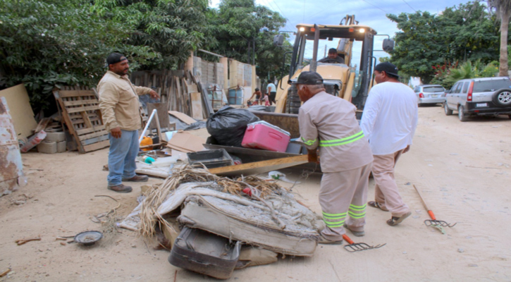 Retiran más de 32 toneladas de ramas, cacharros y desechos en la colonia Santa Rosa, en SJC